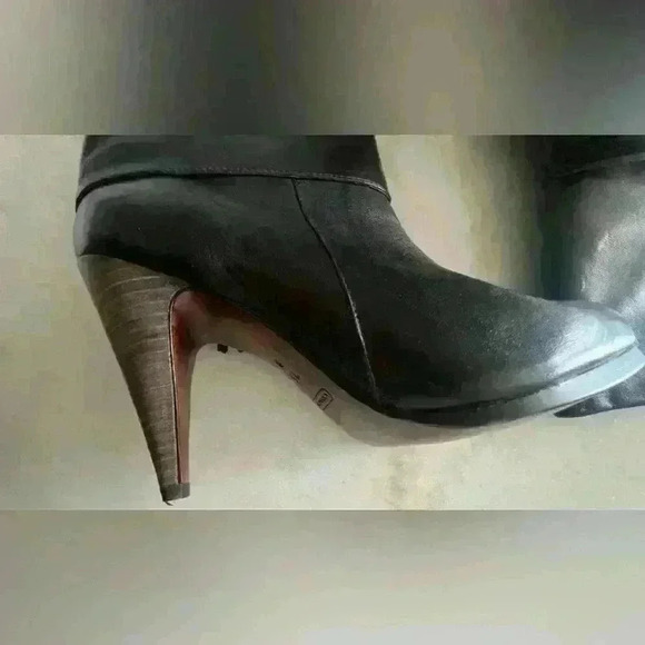 COACH BLACK SOFT LEATHER BOOTS LEGRA SIZE 7.5 PREOWNED IN BOX. - Picture 8 of 10